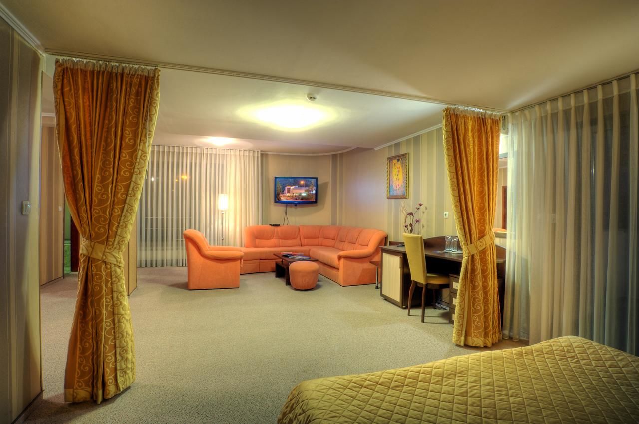 Отель Luxor Hotel Смолян-11